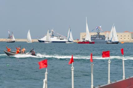 Севастополь.  Корабли  во время военно-морского парада в честь Дня Военно-морского флота.