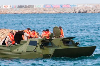 Севастополь.   Военнослужащие  во время военно-морского парада в честь Дня Военно-морского флота.