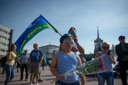 Екатеринбург. Шествие десантников и ветеранов воздушно-десантных войск во время празднования дня ВДВ