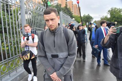 Москва. Футболист Павел Мамаев у здания Мосгорсуда после рассмотрения в апелляционном порядке приговора по делу о хулиганстве и драках.