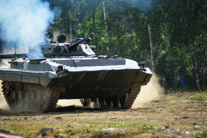 Новосибирск. Военная техника   во время  международного конкурса `Отличники войсковой разведки`   на полигоне.