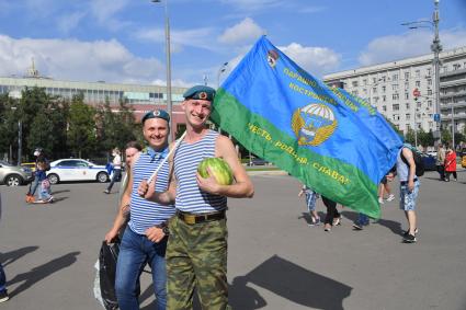 Москва.  Десантники во время празднования Дня Воздушно-десантных войск.