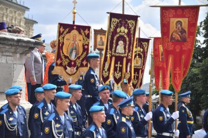 Москва.   Военнослужащие Воздушно-десантных войск во время праздничных мероприятий, посвященных Дню ВДВ на Красной площади.