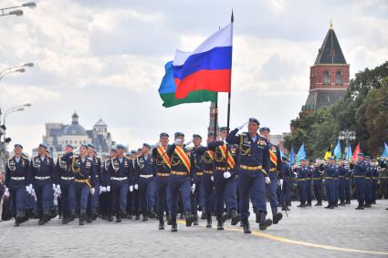 Москва.   Военнослужащие Воздушно-десантных войск во время праздничных мероприятий, посвященных Дню ВДВ на Красной площади.