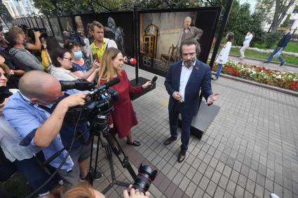 Москва. Художественный руководитель`Московского театра Олега Табакова` Владимир Машков на открытии фотовыставки, посвященной 85-летию Олега Табакова на Чистопрудном бульваре.