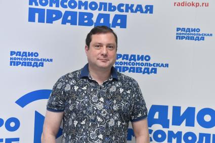 Москва. Губернатор Смоленской области Алексей Островский на радио `Комсомольская правда`.