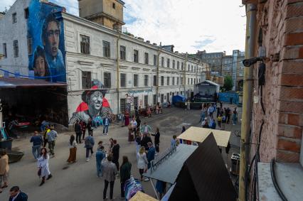 Санкт-Петербург. Открытие  арт-пространства Kino Corner на киностудии  Ленфильм на Петроградской стороне.