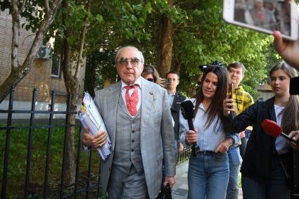 Москва. Адвокат семьи погибшего Сергея Захарова Александр Добровинский перед началом слушаний в Пресненском суде по делу о ДТП со смертельным исходом.