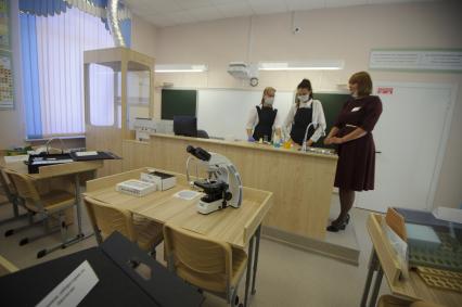 Екатеринбург. Учебный класс по химии в среднеобразовательной школе, открытой после реконструкции