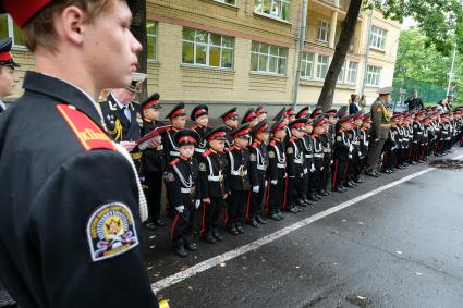 Санкт-Петербург. Кадеты перед началом торжественной линейки в День знаний в Кадетской школе.