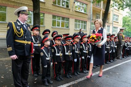 Санкт-Петербург. Кадеты перед началом торжественной линейки в День знаний в Кадетской школе.