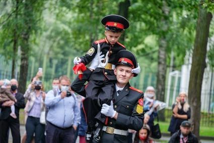 Санкт-Петербург. Первый звонок на  торжественной линейке в День знаний в Кадетской школе.