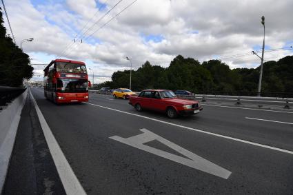 Москва. Выделенная полоса для общественного транспорта.