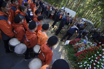 Екатеринбург. Похороны детского писателя и основателя детского отряда \'Каравелла\' Владислава Крапивина