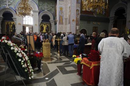 Екатеринбург. Храм-на-крови в котором проходит прощание с детским писателем и основателем детского отряда \'Каравелла\' Владиславом Крапивиным