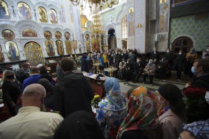 Екатеринбург. Храм-на-крови в котором проходит прощание с детским писателем и основателем детского отряда \'Каравелла\' Владиславом Крапивиным