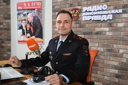 Москва. Начальник ФКУ \"Научный центр безопасности дорожного движения МВД России\" Дмитрий Митрошин на радиостанции \"Комсомольская правда\".