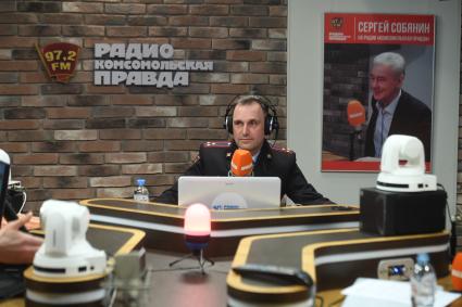Москва. Начальник ФКУ \"Научный центр безопасности дорожного движения МВД России\" Дмитрий Митрошин на радиостанции \"Комсомольская правда\".