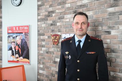 Москва. Начальник ФКУ \"Научный центр безопасности дорожного движения МВД России\" Дмитрий Митрошин на радиостанции \"Комсомольская правда\".