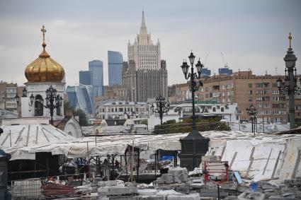 Москва.   Вид на здание МИД РФ.