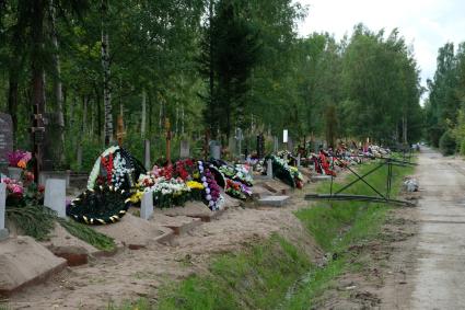 Санкт-Петербург. Церемония прощания с бывшим солистом группы \"Ласковый май\" Александром Прико на Южном кладбище.