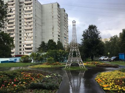 Москва. Миниатюра Эйфелевой башни на территории парка Гольяново.