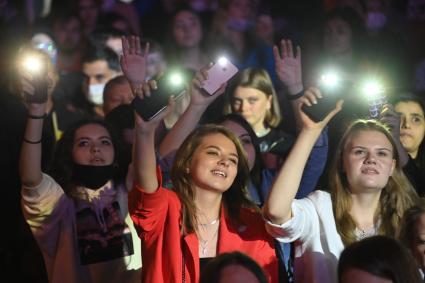 Москва. Во время благотворительного концерта проведенного в рамках  фестиваля гражданского общества `Добрые люди `, организованного  российской Общественной палатой  в парке Музеон.