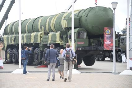 Московская область.  Пусковая установка подвижного ракетного комплекса `Тополь-М` на выставке вооружений Международного военно-технического форума `Армия - 2020` в военно-патриотическом парке `Патриот`.