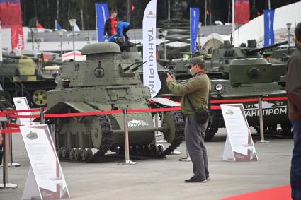 Московская область.   Малый сопровождающий танк Т-18 (МС-1) на выставке вооружений Международного военно-технического форума `Армия - 2020` в военно-патриотическом парке `Патриот`.