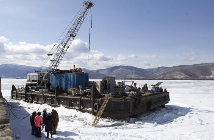 Иркутская область. п.Култук. Завод по розливу байкальской воды китайской компании `АкваСиб`. Строительство завода остановлено по решению суда, но фактически продолжается.