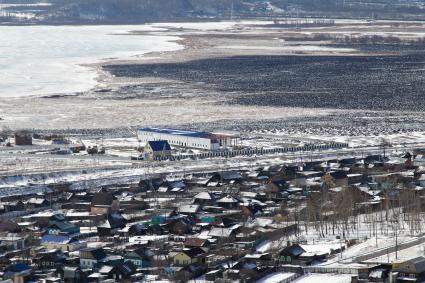 Иркутская область. п.Култук. Завод по розливу байкальской воды китайской компании `АкваСиб`. Строительство завода остановлено по решению суда, но фактически продолжается.