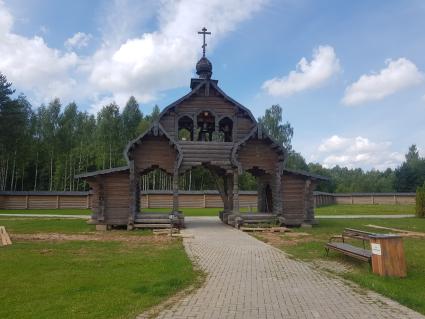 Смоленская область. Вид на деревянную колокольню Свято-Владимирского монастыря  у истока Днепра.