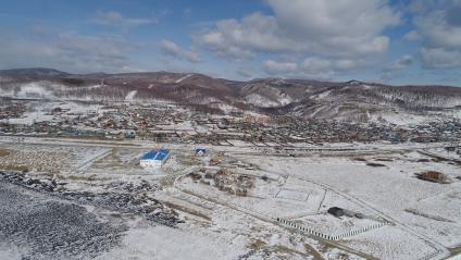 Иркутская область. п.Култук. Завод по розливу байкальской воды китайской компании `АкваСиб`. Строительство завода остановлено по решению суда, но фактически продолжается.