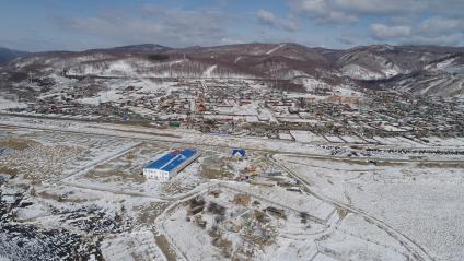 Иркутская область. п.Култук. Завод по розливу байкальской воды китайской компании `АкваСиб`. Строительство завода остановлено по решению суда, но фактически продолжается.