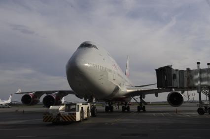 Екатеринбург. Самолет Боинг 747-400 авиакомпании \'Россия\' в аэропорту \'Кольцово\'