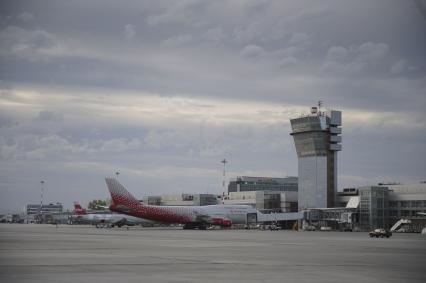 Екатеринбург. Самолет Боинг 747-400 авиакомпании \'Россия\' в аэропорту \'Кольцово\'