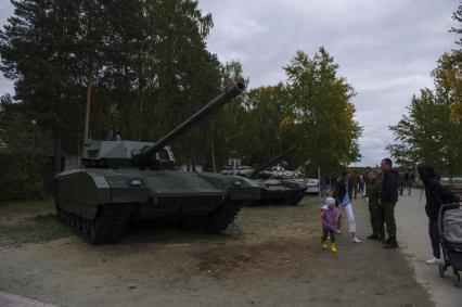 Екатеринбург. Свердловский танковый полигон. Празднование дня танкиста. Танк Т-14 Армата