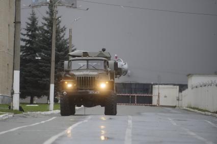 Екатеринбург. Военнослужащие отдельной бригады РХБЗ во время занятий по проведению специальной обработке и обеззараживанию территории