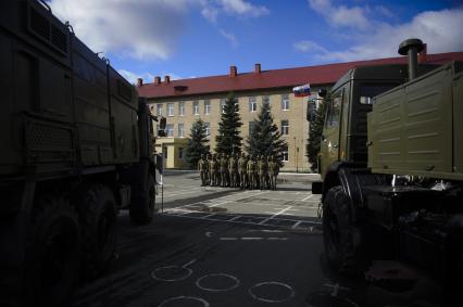 Екатеринбург. Военнослужащие отдельной бригады РХБЗ во время занятий по проведению специальной обработке и обеззараживанию территории