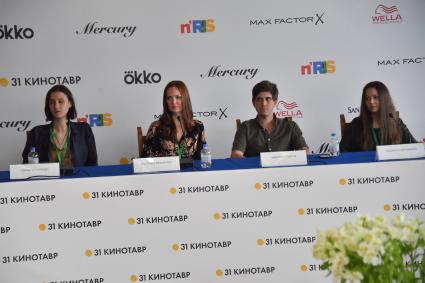Сочи. Режиссер, сценарист Мария Игнатенко, продюсер Катерина Михайлова, актер Дмитрий Кубасов и актриса Людмила Дуплякина (слева направо) во время пресс-конференции на XXXI Открытом фестивале российского кино `Кинотавр`.