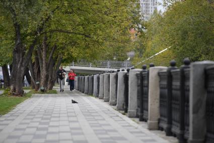 Москва. Набережная имени Станислава Говорухина, расположенная у реки Яуза в районе Ростокино.