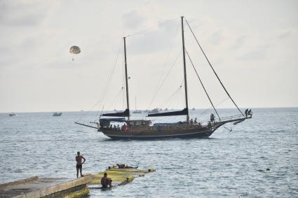 Сочи. Яхта на море.