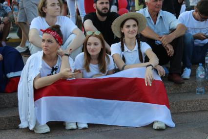 Минск. Массовая акция сторонников оппозиции на площади Незаивисимости. Со дня выборов президента Белоруссии 9 августа в стране прошли митинги несогласных с результатами голосования.