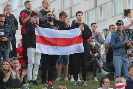 Минск. Акция в поддержку задержанных и пострадавших во время протестов. Со дня выборов президента Белоруссии 9 августа в стране прошли митинги несогласных с результатами голосования.