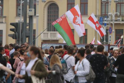 Минск. Участники митинга и шествия против результатов выборов президента Белоруссии.  Со дня выборов президента Белоруссии 9 августа в стране прошли митинги несогласных с результатами голосования.