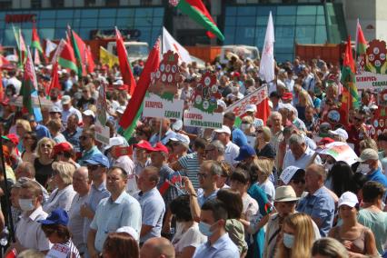 Минск. Митинг в поддержку президента Белоруссии Александра Лукашенко на площади Независимости.