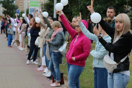 Минск. Участники акции в поддержку задержанных и пострадавших во время протестов. Со дня выборов президента Белоруссии 9 августа в стране прошли митинги несогласных с результатами голосования.