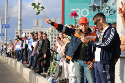 Минск. Акция в поддержку задержанных и пострадавших во время протестов. Со дня выборов президента Белоруссии 9 августа в стране прошли митинги несогласных с результатами голосования.