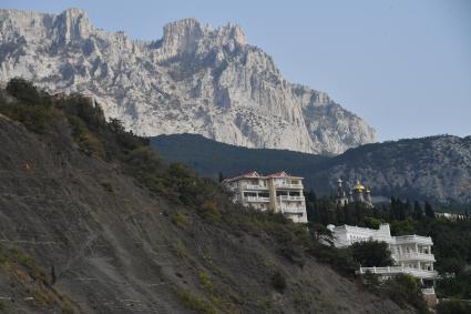 Республика Крым. Виды Алупки.