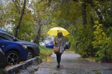 Екатеринбург. Девушка под зонтом